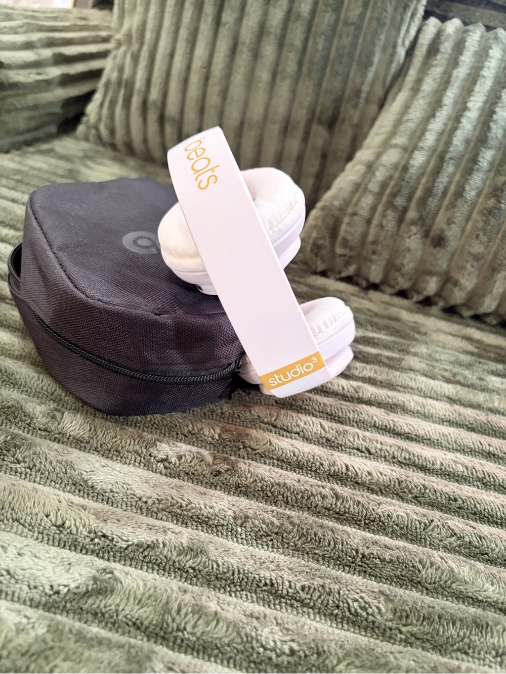 Rare White and Gold Studio3 Wireless Over-Ear Headphones - White